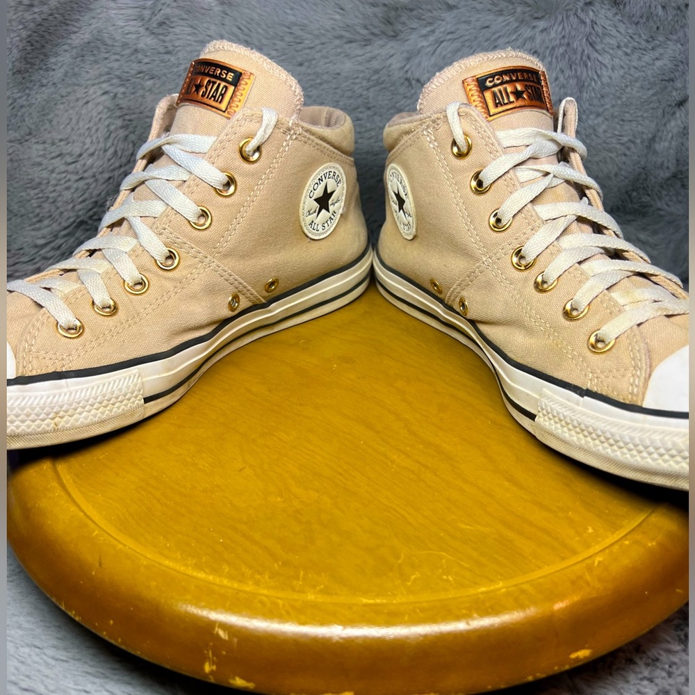 Women’s size 9 Converse Crème Chuck Taylor’s